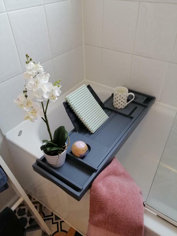 Secret Cottage, Wivenhoe - Charming, Cosy, Convenient & Quiet, 2 X Double Bed Period Cottage Plus Patio - 6 Min Walk Train, 2 Min Walk High Street Pubs, Restaurants, Shops Ngoại thất bức ảnh