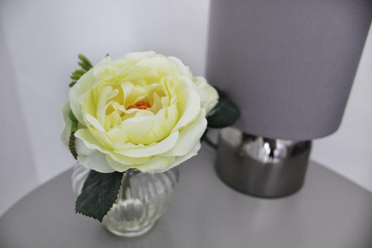 Secret Cottage, Wivenhoe - Charming, Cosy, Convenient & Quiet, 2 X Double Bed Period Cottage Plus Patio - 6 Min Walk Train, 2 Min Walk High Street Pubs, Restaurants, Shops Ngoại thất bức ảnh