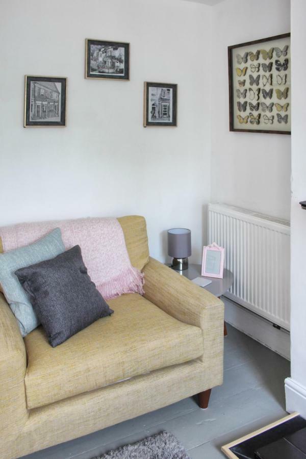 Secret Cottage, Wivenhoe - Charming, Cosy, Convenient & Quiet, 2 X Double Bed Period Cottage Plus Patio - 6 Min Walk Train, 2 Min Walk High Street Pubs, Restaurants, Shops Ngoại thất bức ảnh